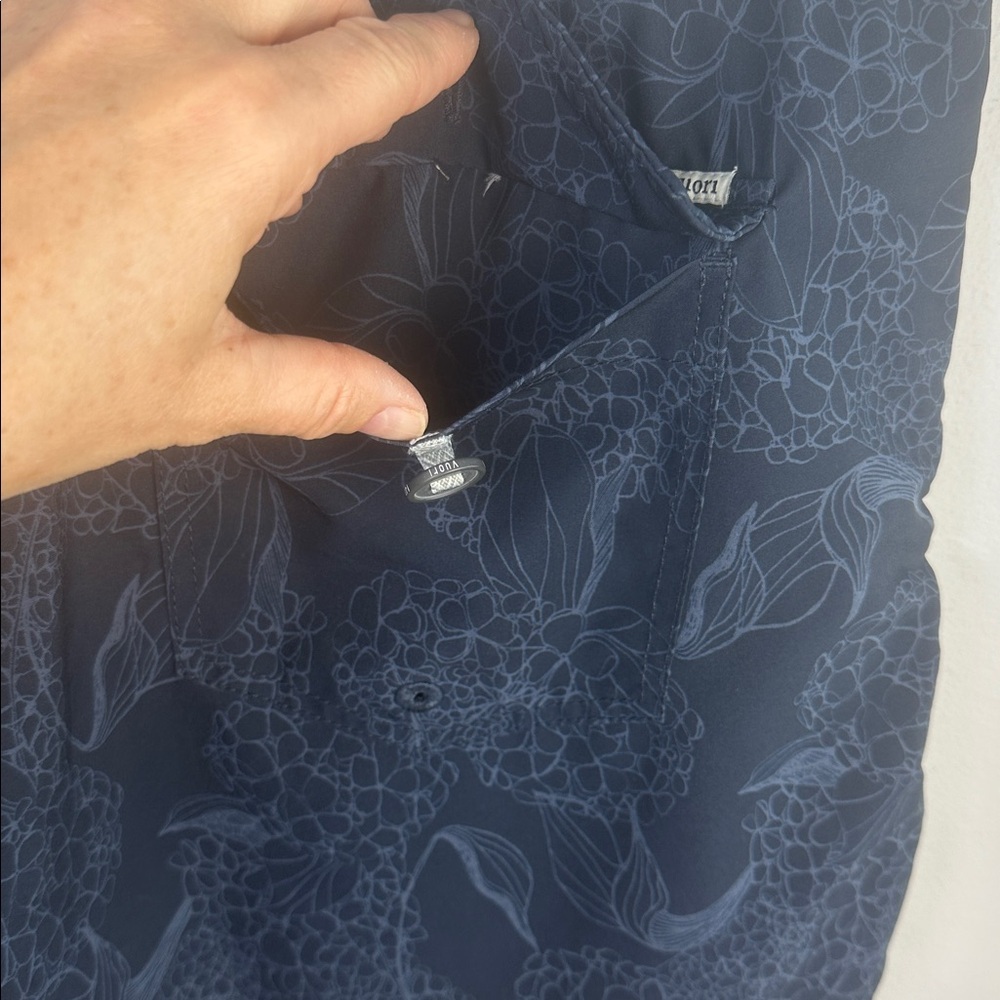 Vuori Cruise Boardshorts Ink Hydrangea Size 30 Summer Beach Vacation Men’s Short - Picture 13 of 16
